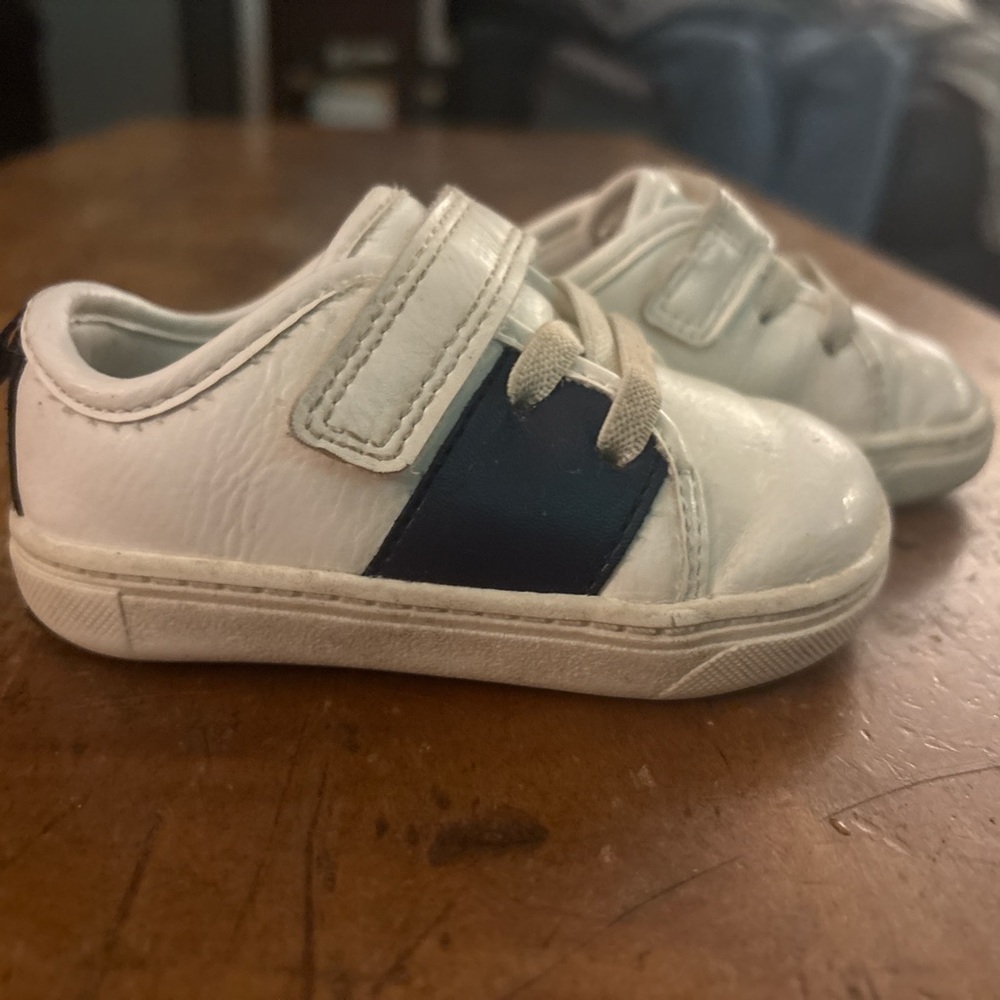 Navy and white leather baby trainers #babyshoes #carter #sneakers